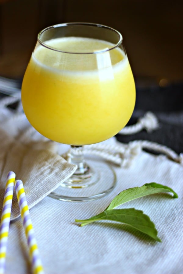 Pineapple Lemonade sweetened with fresh stevia is a deliciously refreshing drink to sip and stay hydrated! gardeninthekitchen.com